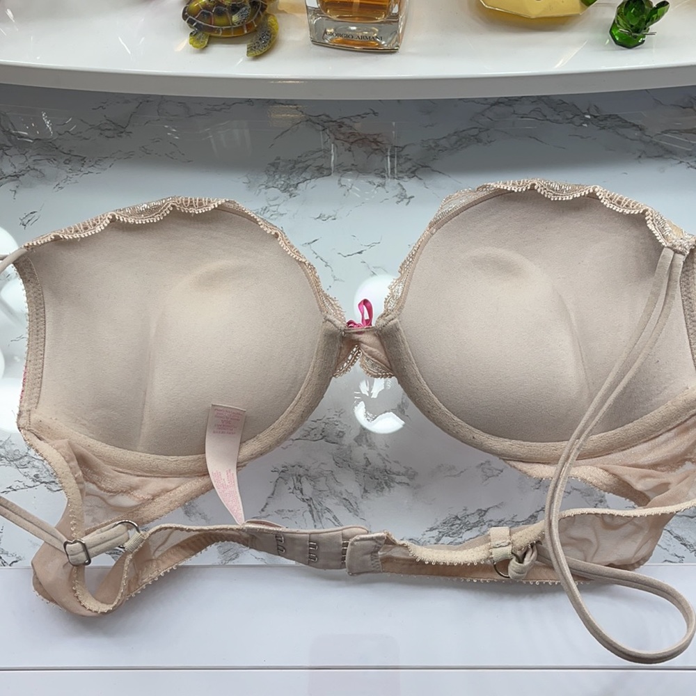 Victoria’s Secret very sexy plunge/ plongeant/ bombshell - Picture 2 of 4